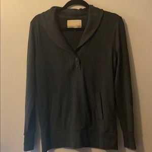 Banana Republic sweatshirt. Has a front pocket.